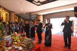 HCM-Ville : hommages aux rois Hung et aux héros morts pour la Patrie 