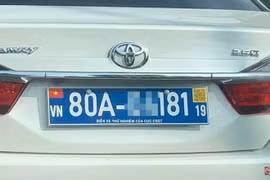 Recherche d’un nouveau modèle de plaque d'immatriculation avec QR Code, drapeau national