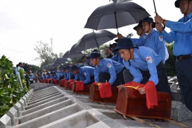 Dong Thap : inhumation de 99 restes de soldats vietnamiens tombés au Cambodge