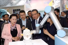 La présidente de l’AN Nguyen Thi Kim Ngan visite le parc scientifique de Zhongguancun