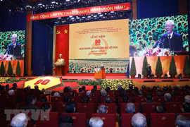 Meeting en l’honneur du 90e anniversaire du Parti communiste du Vietnam 