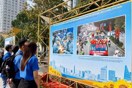 Vernissage de l'exposition "Ho Chi Minh-Ville - 47 ans avec tout le pays, pour tout le pays"