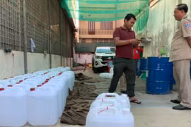 Le Cambodge saisit 4.000 litres de méthanol utilisés pour faire de faux désinfectants 