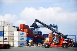 La balance commerciale excédentaire de 10,6 milliards de dollars en onze mois