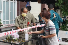 Ho Chi Minh-Ville achève la remise de l'aide financière aux personnes touchées par le COVID-19