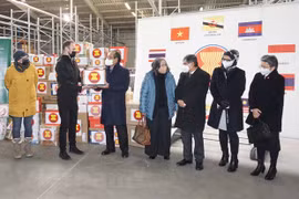 COVID-19: Le Comité de l'ASEAN à Prague assiste des personnes démunies