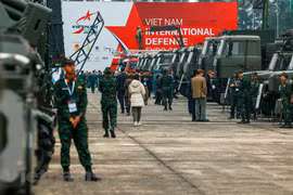 Le premier Salon international de la défense du Vietnam s'est tenu à Hanoï