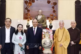 Le président Nguyen Xuan Phuc adresse ses voeux du Têt au vénérable Thich Tri Quang