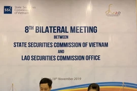 Marché boursier : le Vietnam et le Laos resserrent leur coopération