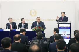 Le Premier ministre Pham Minh Chinh à un Forum d’affaires Vietnam-Roumanie
