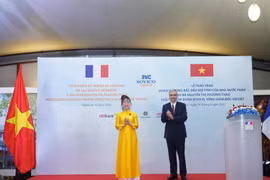 La Légion d’honneur remise à une femme d’affaires vietnamienne 