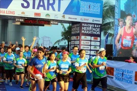 Plus de 3.000 coureurs participent au HalongBay International Heritage Marathon