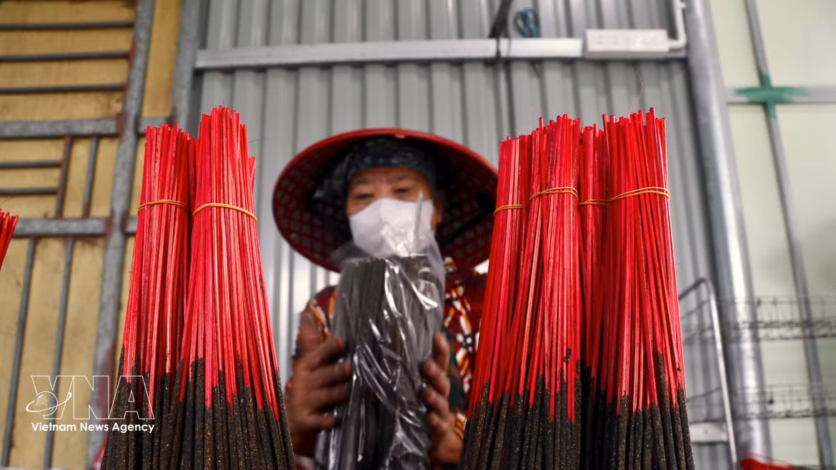 L’encens noir de Van Quan à Hung Yen, entre tradition artisanale et identité culturelle 