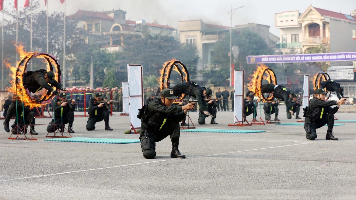  14e Congrès national du Parti : entraînement des forces d'élite pour garantir l'ordre public 
