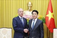 Le président vietnamien Luong Cuong (à droite) et Nikolaï Patrouchev, assistant du président russe et président du Conseil maritime de la Russie, Photo : VNA