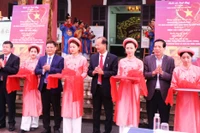 Lors du lancement des activités de la Semaine de célébration de la Journée du patrimoine culturel vietnamien. Photo : VNA