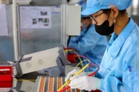 Fabrication de composants électroniques. (Photo : VNA)