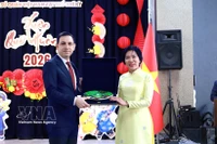 L’ambassadrice du Vietnam en Turquie, Dang Thi Thu Ha et le vice-gouverneur d'Istanbul, Mehmet Sülün. Photo: VNA