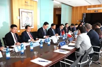 Rencontre entre le vice-Premier ministre vietnamien Nguyen Chi Dung et les dirigeants de l'Association industrielle Assolombarda. Photo : VNA