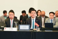 Le ministre de l'Industrie et du Commerce, Nguyên Hông Diên participe à la réunion. Photo: VNA