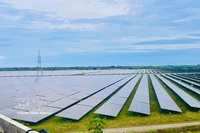 Les centrales solaires Gio Thanh 1 et Gio Thanh 2 ont une capacité totale de 100 MWc et représentent un investissement total de 2 300 milliards de VND. (Photo : VNA)