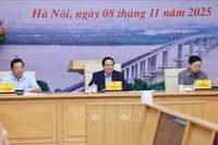 Le Premier ministre Pham Minh Chinh, qui est également le chef du Comité national de pilotage des ouvrages et projets clés du secteur des transports, préside la 21ᵉ réunion du comité le 8 novembre. Photo: VNA