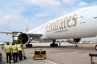 Emirates, la plus grande compagnie aérienne du Moyen-Orient, a annulé tous ses vols, y compris ceux à destination du Vietnam. Photo : znews.vn
