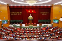 Séance de clôture du 2e Plénum du Comité central du Parti. Photo: VNA 