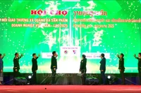 Lors de l'ouverture de la foire. Photo : VNA