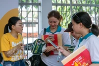 Des travailleurs en recherche d’emploi lors du programme "Soutien aux travailleurs 2025", organisé par le Centre de services pour l’emploi des jeunes de Ho Chi Minh-Ville. Photo: VNA