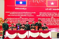 Lors de la cérémonie de signature. Photo : VNA