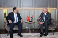 Le Premier ministre Pham Minh Chinh (gauche) rencontre le roi Abdallah II Ibn Al Hussein du Royaume hachémite de Jordanie, en marge de la 3ème Conférence des Nations unies sur l'Océan Nice, le 8 juin. Photo: VNA