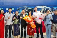 Accueil des croisiéristes sur le luxueux paquebot chinois Blue Dream Melody. Photo : VNA