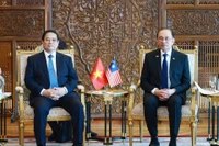 Le Premier ministre vietnamien (à gauche) et son homologue malaysien. Photo : VNA