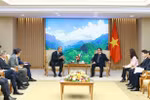 Le Premier ministre Pham Minh Chinh (droite) reçoit Renato Costa, directeur général de la société Friboi du groupe JBS S.A (Brésil). Photo : VNA