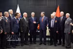 Le secrétaire général du Parti communiste du Vietnam et président de la République, To Lam rencontre des représentants des associations d’anciens combattants et d’amitié Russie-Vietnam. Photo: VNA