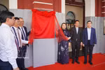 Le Comité populaire de la ville de Hue et la Société nationale des chemins de fer du Vietnam ont dévoilé le 26 mars la nouvelle interface du train «Voyage de connexion des patrimoines du Centre». Photo : VNA