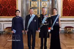 Le secrétaire général du Parti communiste du Vietnam et président de la République, To Lam, et son épouse, Ngo Phuong Ly, posent pour une photo souvenir avec le roi Frederik X et la reine Mary du Danemark. Photo : VNA