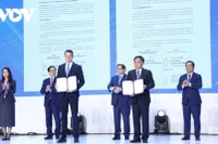 Le Premier ministre Pham Minh Chinh et le vice-Premier ministre Bui Thanh Son lors de l’événement, à Hô Chi Minh-Ville, le 26 novembre. Photo : VOV