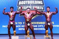 Pham Van Mach (centre) remporte le septième titre de champion du monde de sa carrière. Photo: nld.com.vn