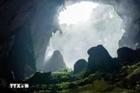 La grotte de Son Doong possède son propre système climatique avec des jungles, des rivières et des nuages. Photo: VNA
