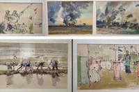 Quelques peintures d'artistes mongols renommés exposées lors de l'événement. Photo : baoquocte.vn
