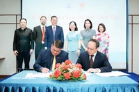 Central Retail Vietnam et Lotte Plaza Market signent un protocole d’accord visant à faciliter l’introduction de produits vietnamiens dans le réseau de distribution de Lotte Plaza aux États-Unis. Photo: VNA