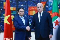 Le Premier ministre Pham Minh Chinh (à gauche) et le président de l’Assemblée populaire nationale (APN), Brahim Boughali. Photo : VNA