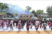 Performance de flûte Hmong. Photo: VNA