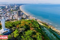 Bai Sau (plage arrière), ou plage Thuy Vân, est l'une des nombreuses belles plages de Vung Tàu, à Hô Chi Minh-Ville. Photo: VNP