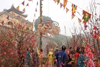 Le Département du tourisme de Hanoi collaborera avec le Centre de conservation du patrimoine de Thang Long - Hanoi pour reconstituer le rituel de l’érection de la perche rituelle du Têt. Photo : CTV/CVN