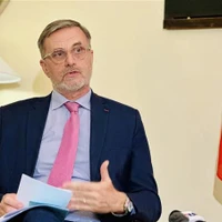 L’ambassadeur de France au Vietnam, Olivier Brochet, lors de la rencontre avec la presse, le 23 mai à Hanoï. Photo : CVN/VNA