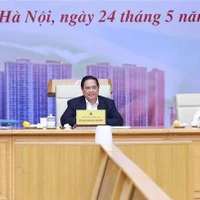 Le Premier ministre Pham Minh Chinh (au milieu) lors de la réunion. Photo: VNA