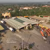 Activités d'import-export au poste frontière international de Lao Bao, province de Quang Tri. Photo : VNA